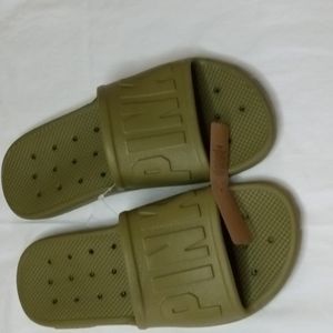 Pink vs waterproof campus slides